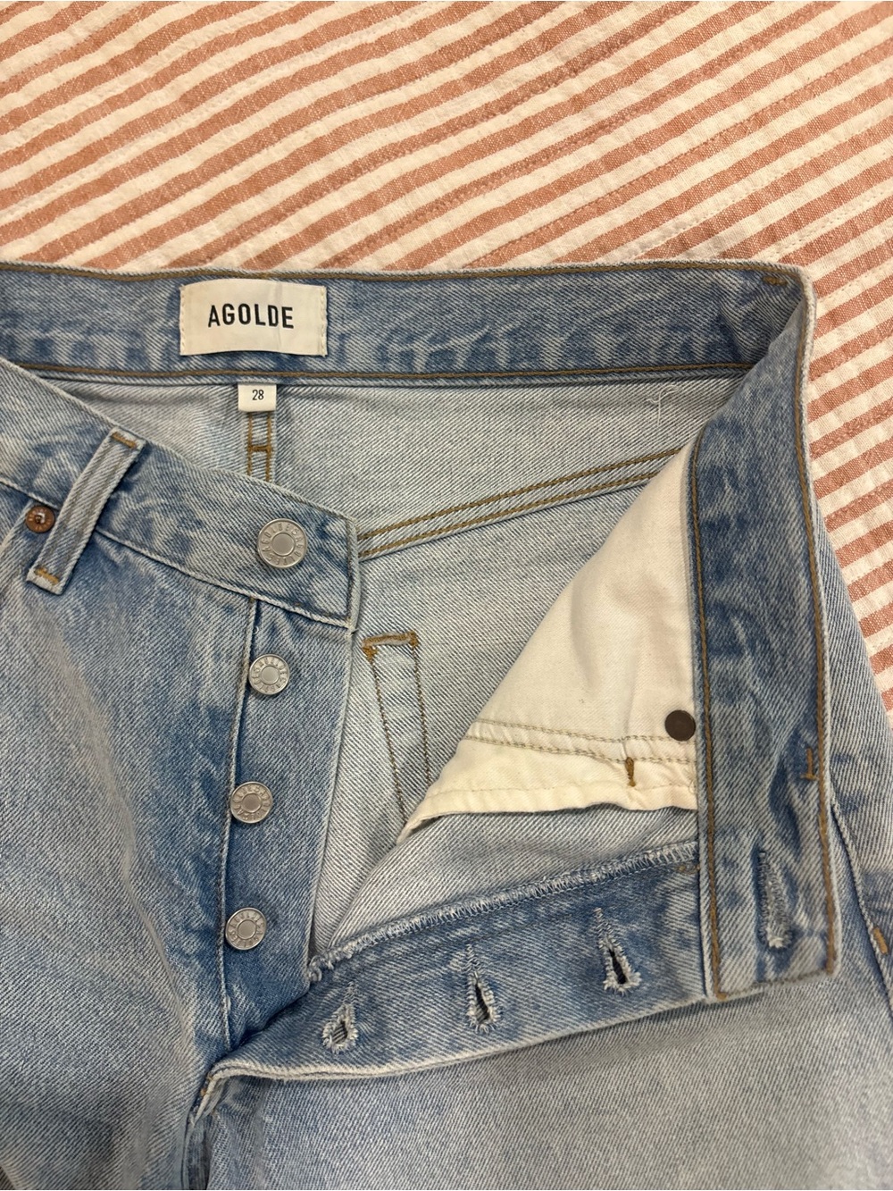 Agolde V-Waist High-Rise Shorts - Picture 4 of 4